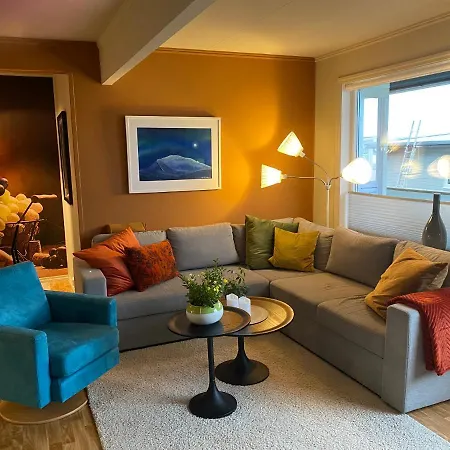 Polar Arctic View - Free Parking!